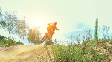 Toprak yolda sürme motocross binici