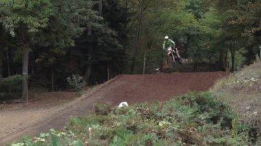 Toprak yolda sürme motocross binici