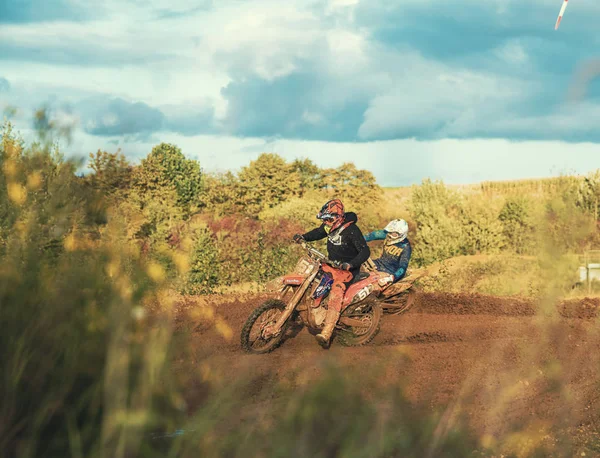 Motorcross Mx Rider rijden op onverharde weg — Stockfoto