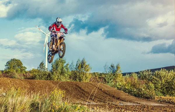 Motocross MX Rider guida su pista sterrata — Foto Stock