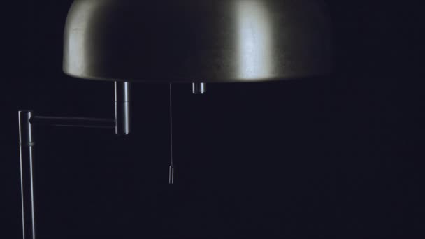Vintage lightbulb on dark background — Stock Video