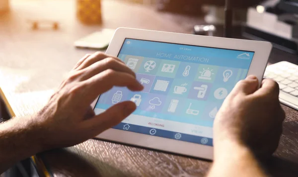 スマート ホーム デバイス - ホーム コントロール — ストック写真