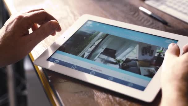 Dispositivo doméstico inteligente - Control del hogar — Vídeos de Stock