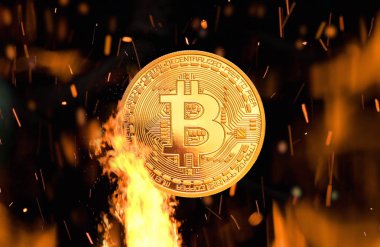 Alevler içinde yanan Bitcoin para