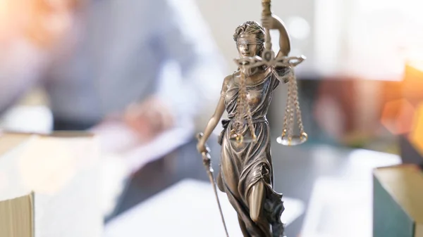 Dame Justitie standbeeld — Stockfoto