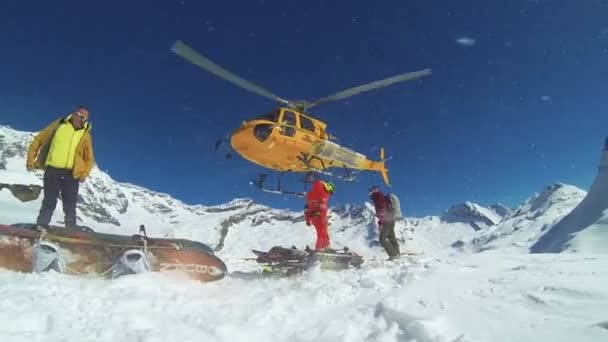 Alagna Valsesia Piemont Italien Mars 2015 Snowboard Actionsportlers Tappades Helikopter — Stockvideo