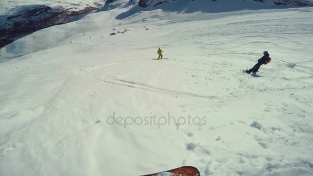 Actionsportlers Snowboard Freeride Avrupa Alpes Uzak Bölgede Ise Bakış Açısı — Stok video