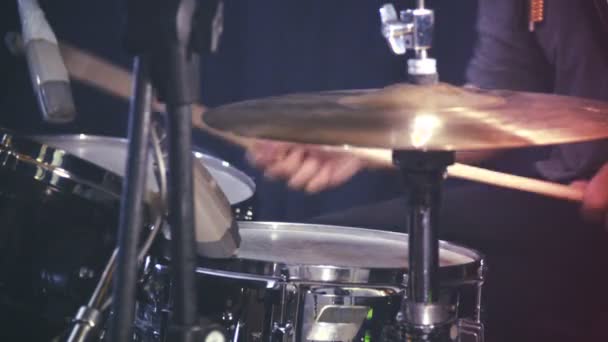 Drummer Speelt Zijn Drumstel Authentieke Schot Analoge Film — Stockvideo