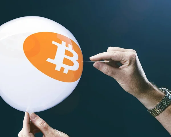 Bitcoiny - bit monet Btc nowe wirtualne pieniądze na balon z ne — Zdjęcie stockowe