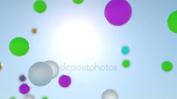 Palline Colorate Che Rimbalzano All Aperto Contro Cielo Blu Soleggiato — Video Stock