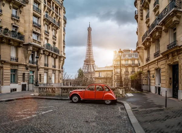 Küçük bir Sokağı'ndan Eifel Kulesi Paris — Stok fotoğraf