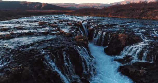 Воздушная Съемка Знаменитой Исландии Красивым Увлекательным Уникальным Ландшафтом Реки Горы — стоковое видео