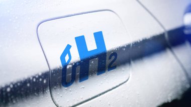 Aachen / Almanya - 31 Ocak 2020: benzin istasyonunda hidrojen logosu