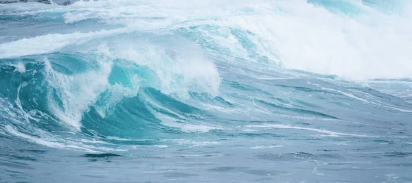 Grandes Ondas Esmagando Costa Oceano Dia Tempestuoso Tempo — Fotografia de Stock