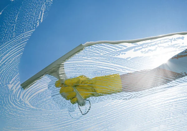 Window Cleaner Cleaning Window Squeegee Wiper Sunny Day — Stock Photo, Image