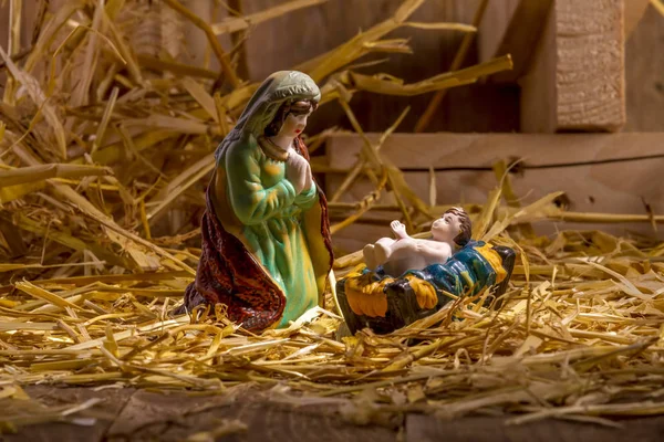 Kerst Manger scène met beeldjes — Stockfoto