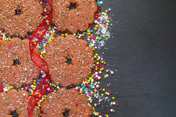 Noel dekorasyon siyah arduvaz kurulu ile Çikolatalı Bisküvi yüzük