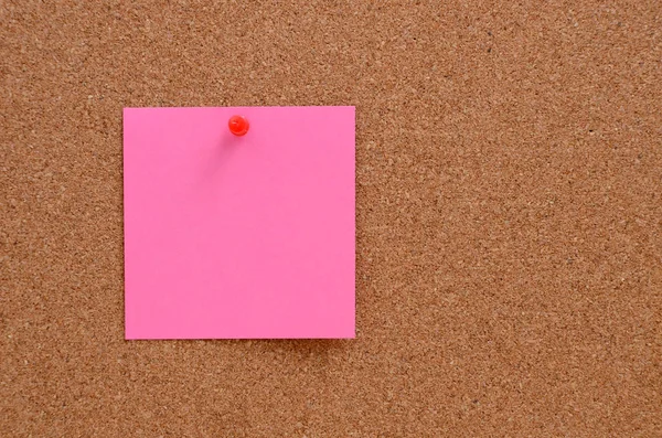 Corkboard pinned boş notları