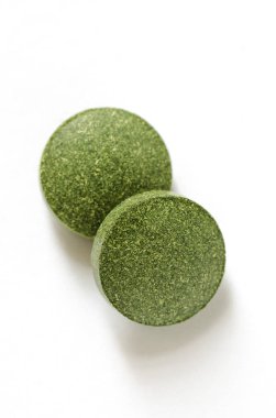 Yeşil chlorella ve spirulina hap