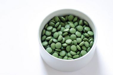 Yeşil chlorella ve spirulina hap