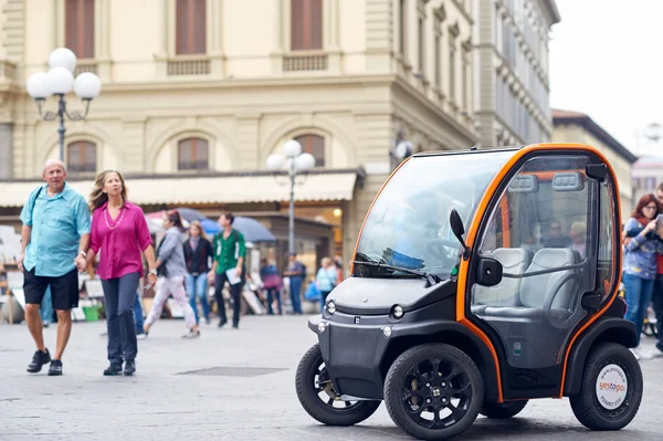 Firenze - 25 OTTOBRE: La prima auto elettrica da noleggiare a Florenc — Foto Stock