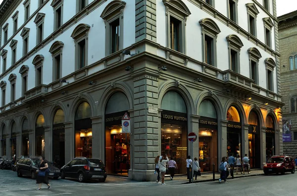 FLORENCE, ITALY - JUly ,02: Louis Vuitton store in Florence, one — Stock Photo, Image
