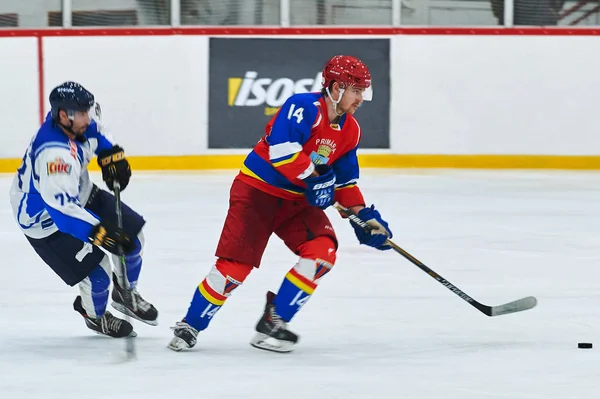 Galati, Rumunsko - březen 05: Neidentifikovaný hokejisté soutěžit — Stock fotografie