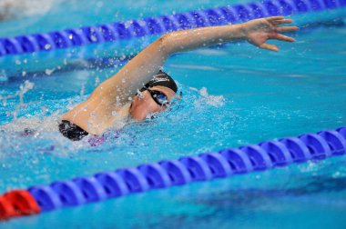 Bucharest, Romanya - Temmuz 10:Unknown yüzücü Dinamo içinde rekabet