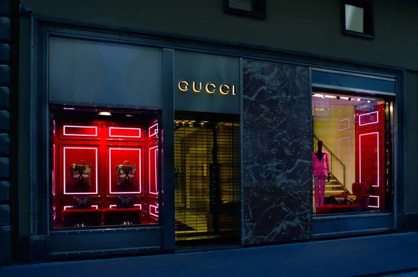 佛罗伦萨，意大利-7 月，02: Gucci 专卖店，在佛罗伦萨之一 — 图库照片