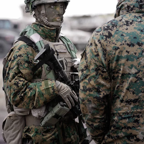 Galati, Roemenië - 8 oktober: Amerikaanse mariniers in Roemeense militaire pol — Stockfoto