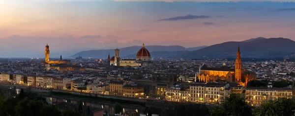 Florenz, italien okt 03- panorama sonnenuntergang über der kathedrale von sant — Stockfoto