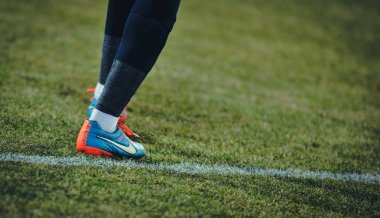 Galati, Romanya - 5 Mart: Bilinmeyen futbol oyuncu detay perfor