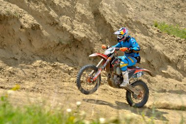 Buzau, Romanya - 15 Haziran: Tanımlanamayan bir binici, yer aldığı 