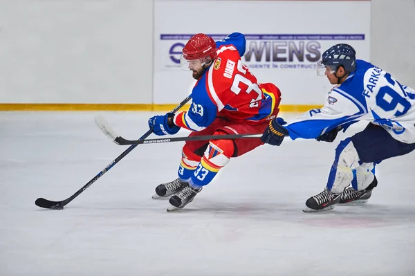 Galati, Rumunsko - březen 05: Neidentifikovaný hokejisté soutěžit — Stock fotografie