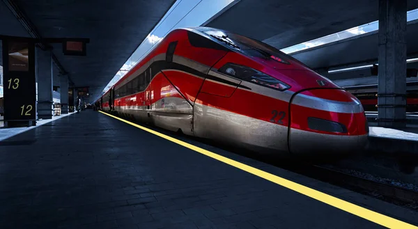 ITALIA, FLORENCIA-NOVI 26, 2016: El moderno tren de alta velocidad en el th —  Fotos de Stock