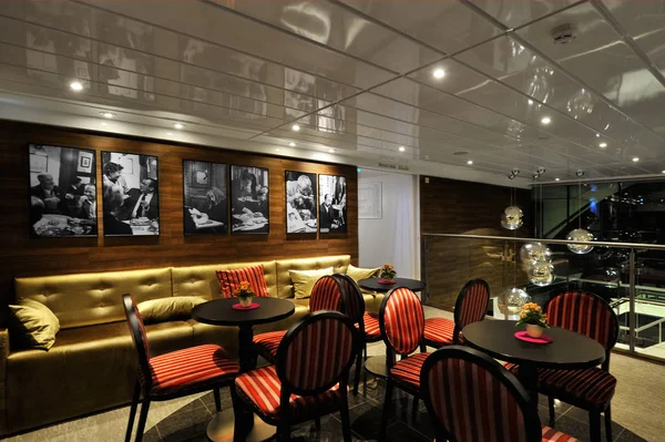 BELGRAD, SERBIA, 11 SEP 2015: luxurious interior of restaurant o — Stock Photo, Image