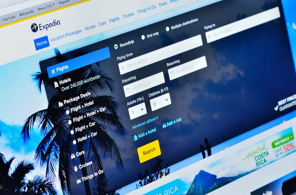 GALATI, ROMANIA - June 23: photo of Expedia home page on a monit — Stock Photo, Image