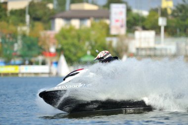 Bucharest, Romanya-23 Eylül: profesyonel jet ski biniciler rekabet Palazz Jet Ski Şampiyonası 2016 Bükreş, Fundeni Gölü, üzerinde 23 Eylül 2016 yılında Bükreş, Romani