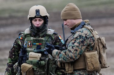 Galati, Romanya - 11 Mayıs: Romen ve bize Jtac askeri polyg