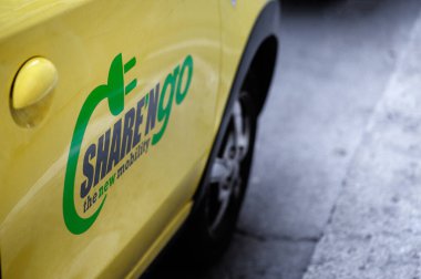 Florence, İtalya - 27 Mart: Elektrikli otomobil Floransa'da otopark