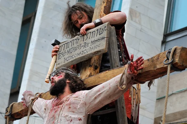 GALATI, ROMANIA - APRIL 16: Staging of Jesus road on the mountai — Stock Photo, Image