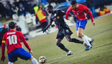 Galati, Romanya - 5 Mart: Bilinmeyen futbolcuların dur gerçekleştirir