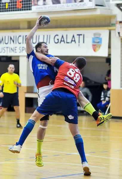 GALATI, ROUMÉNIA - MARÇO 19: Jogadores não identificados em ação em R — Fotografia de Stock