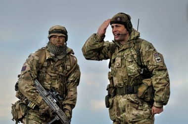 Galati, Romanya - 22 Nisan: İngiltere'de yarı otomatik tüfekle askeri