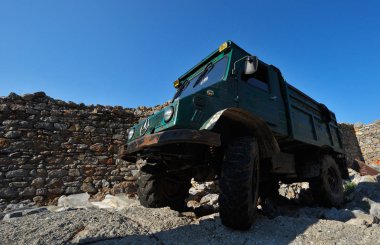 Yunanistan, Athos - 30 Mayıs 2015: Unimog 401 dört tekerlekli sürücü arabanın