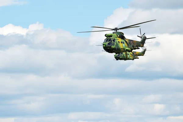GALATI, ROMÉNIA - MAIO 15: helicóptero romeno IAR 330 "Puma" em — Fotografia de Stock