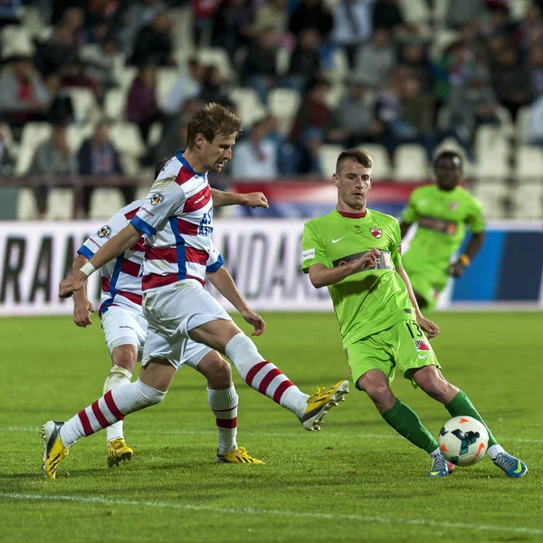 Galati, Rumunsko - 30. září: Neznámá fotbalistů provádí — Stock fotografie