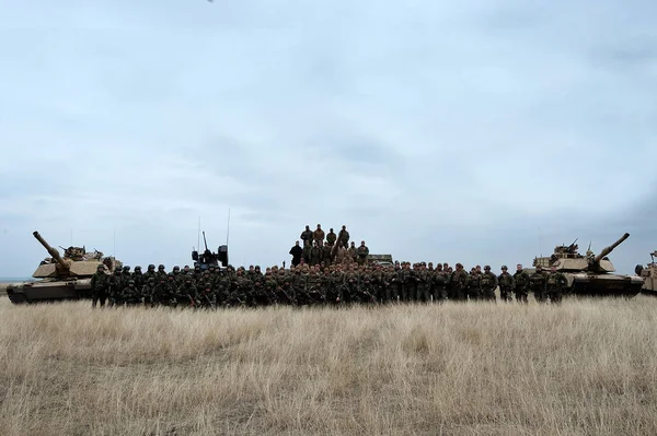 Galati, Rumänien - 11 December: Gruppbild med alla soldie — Stockfoto