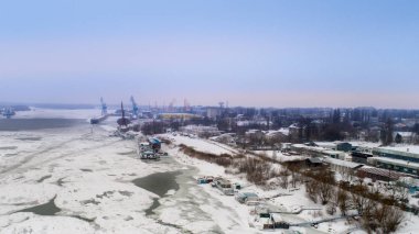 Braila, Romanya-11.Jan: Lainici Buzkıran, buz kırmak