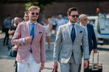 Florence, İtalya-Haziran 15: Pitti Immagine ölçü birimini, moda insanlara
